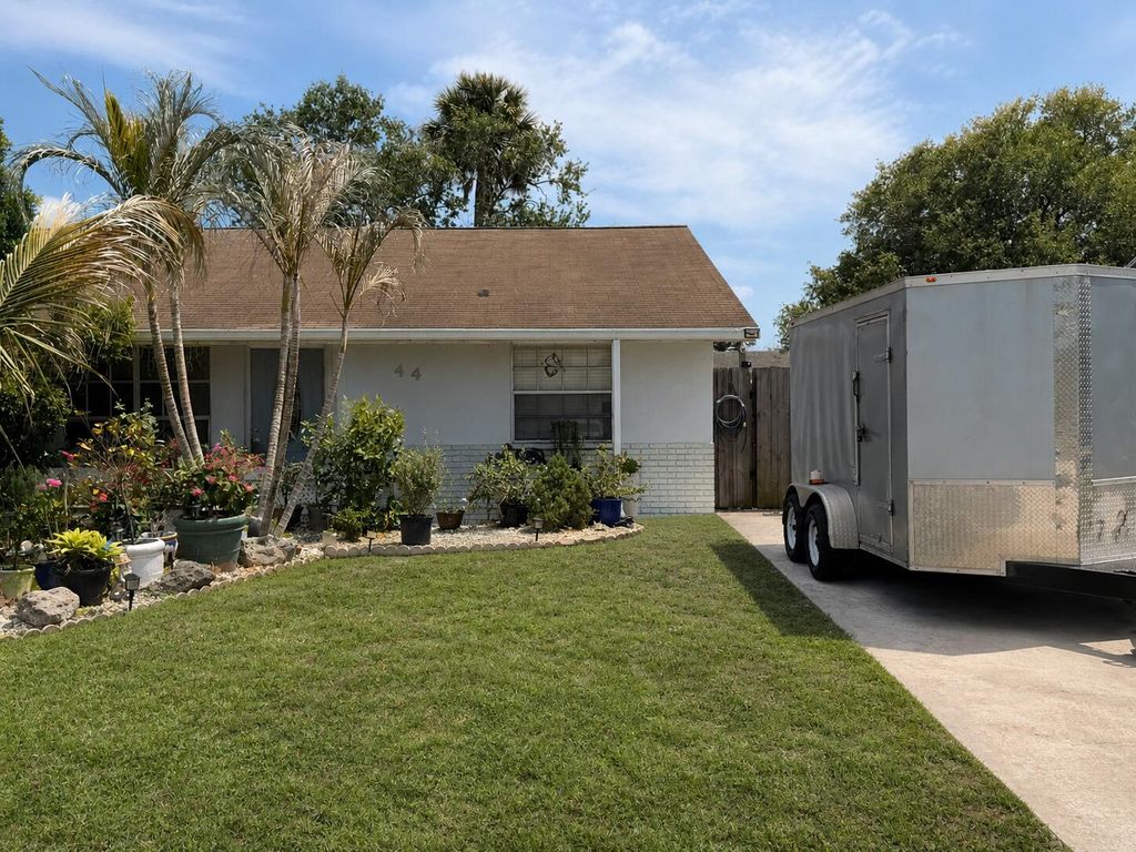 Photo of 44 SE Mead Place, Stuart, FL 34997 (MLS # B26024316)