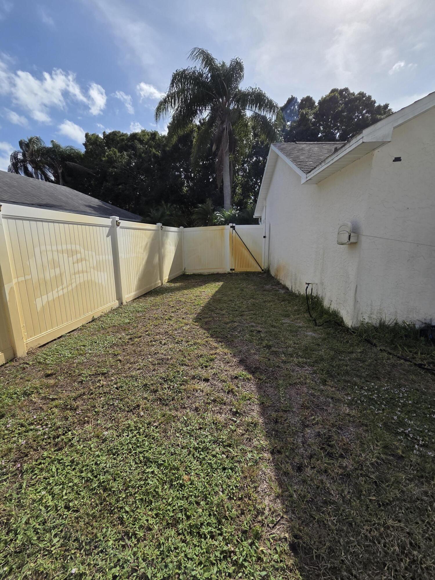 LAKE LUCIE ESTATES - Residential