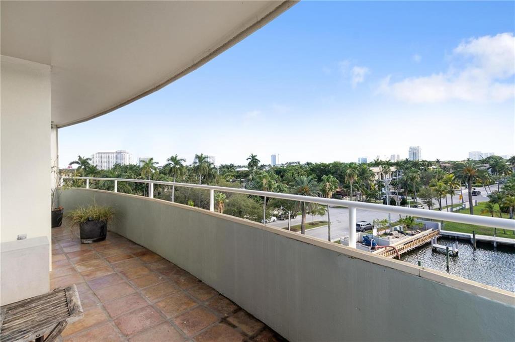 RIVIERA TOWERS - Residential