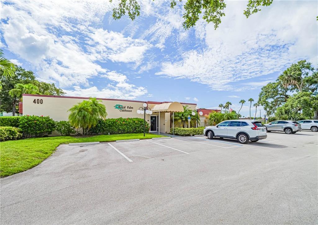 VISTA ROYALE PHASE IV BLD - Residential Lease