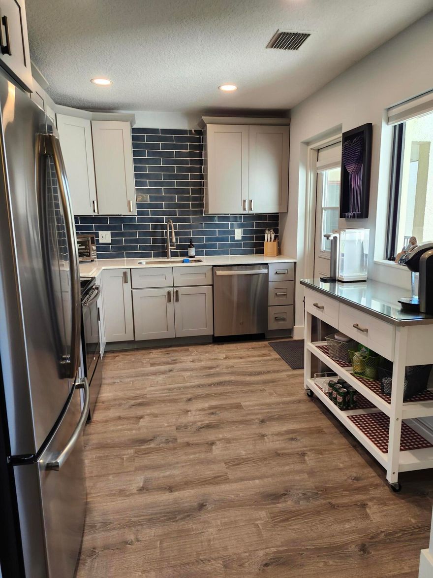 Clean, modern LARGE 2 bedroom (split) condo in 2 story walk up building in the prestigious Land of the Presidents. 24 hour, manned gate Each bedroom designed with private ensuite bathroom. Large balcony facing the new Dutchman's Pipe private golf course. Plenty of closet space and extra storage. 2 reserved parking spaces. Stainless steel appliances. Rent includes water, cable and internet access.