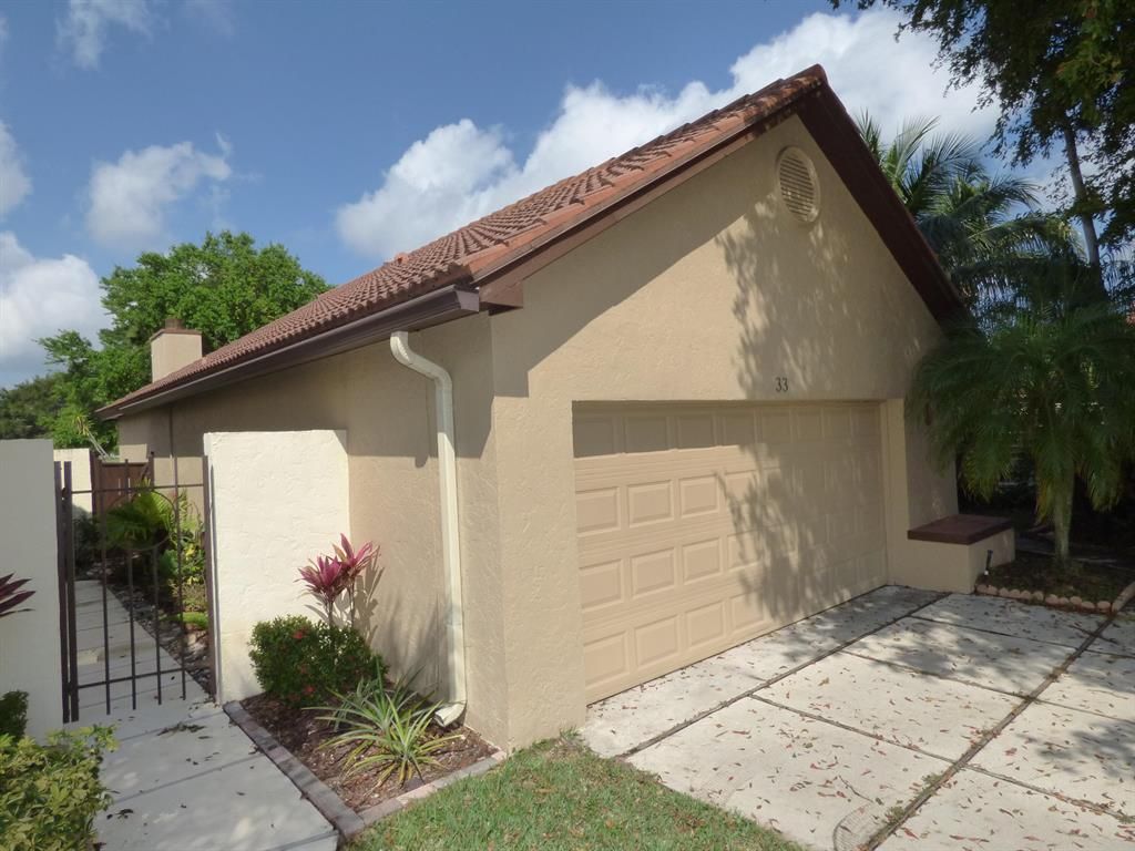 Photo of 33 Ironwood Way Way N, Palm Beach Gardens, FL 33418 (MLS # R10784725)