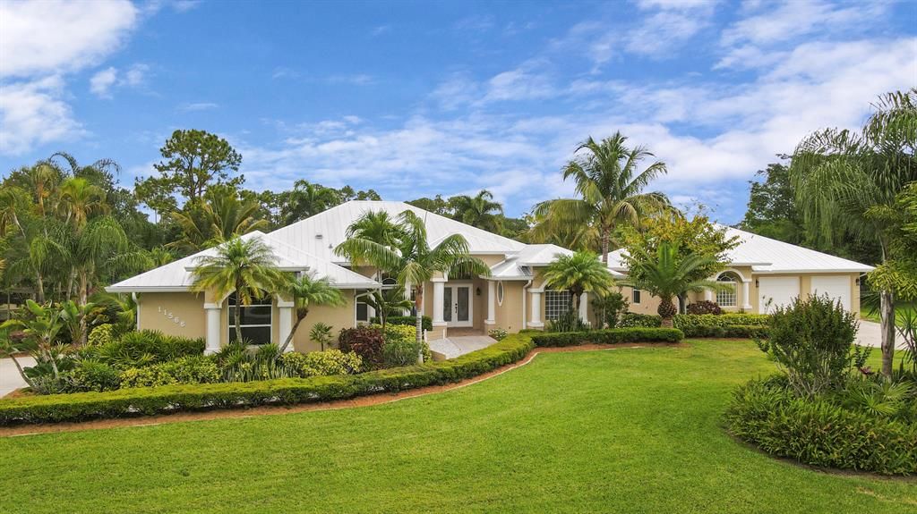 Photo of 11566 SW Meadowlark Circle, Stuart, FL 34997 (MLS # R10712499)