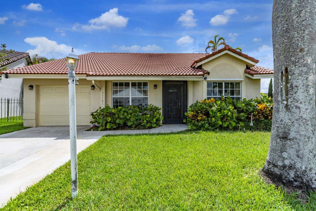 Photo of 11140 LAKEAIRE Circle, Boca Raton, FL 33498 (MLS # B26069015)