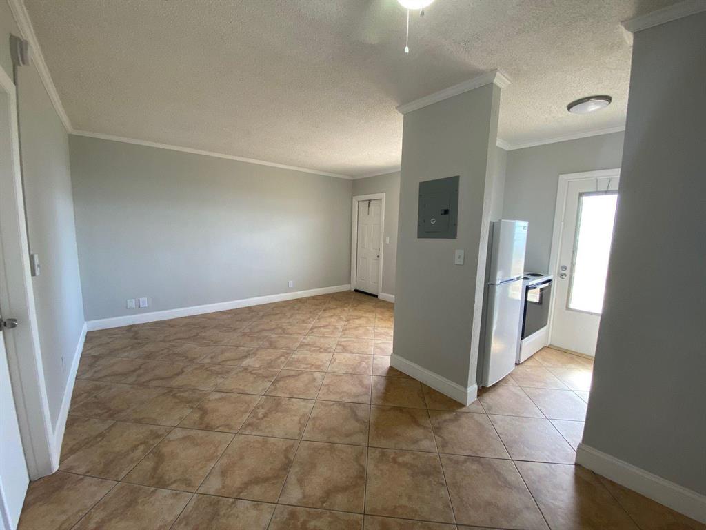 Large 1 bed/1 bath located in West Palm Beach. Vacant and rent ready. Laundry rooms on-site, right off Intracoastal close to downtown areas, shopping, and dining. $75/month flat fee for water utility. Fast and easy move-in process available.