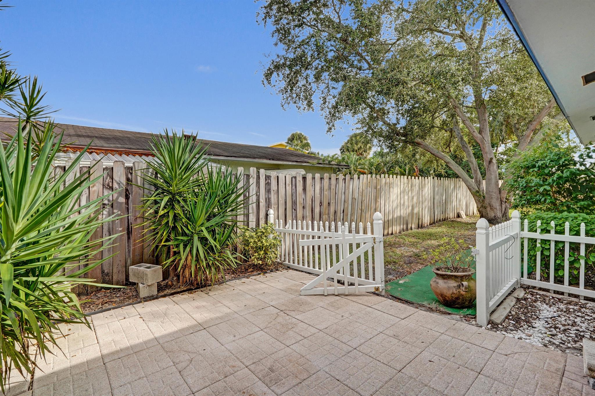 PARKWAY VILLAGE - Residential