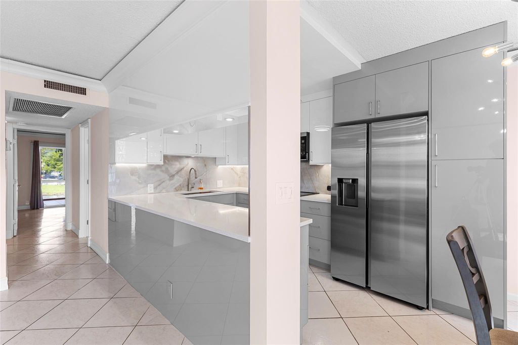 Photo of 2122 Cambridge F #2122, Deerfield Beach, FL 33442 (MLS # F10552361)