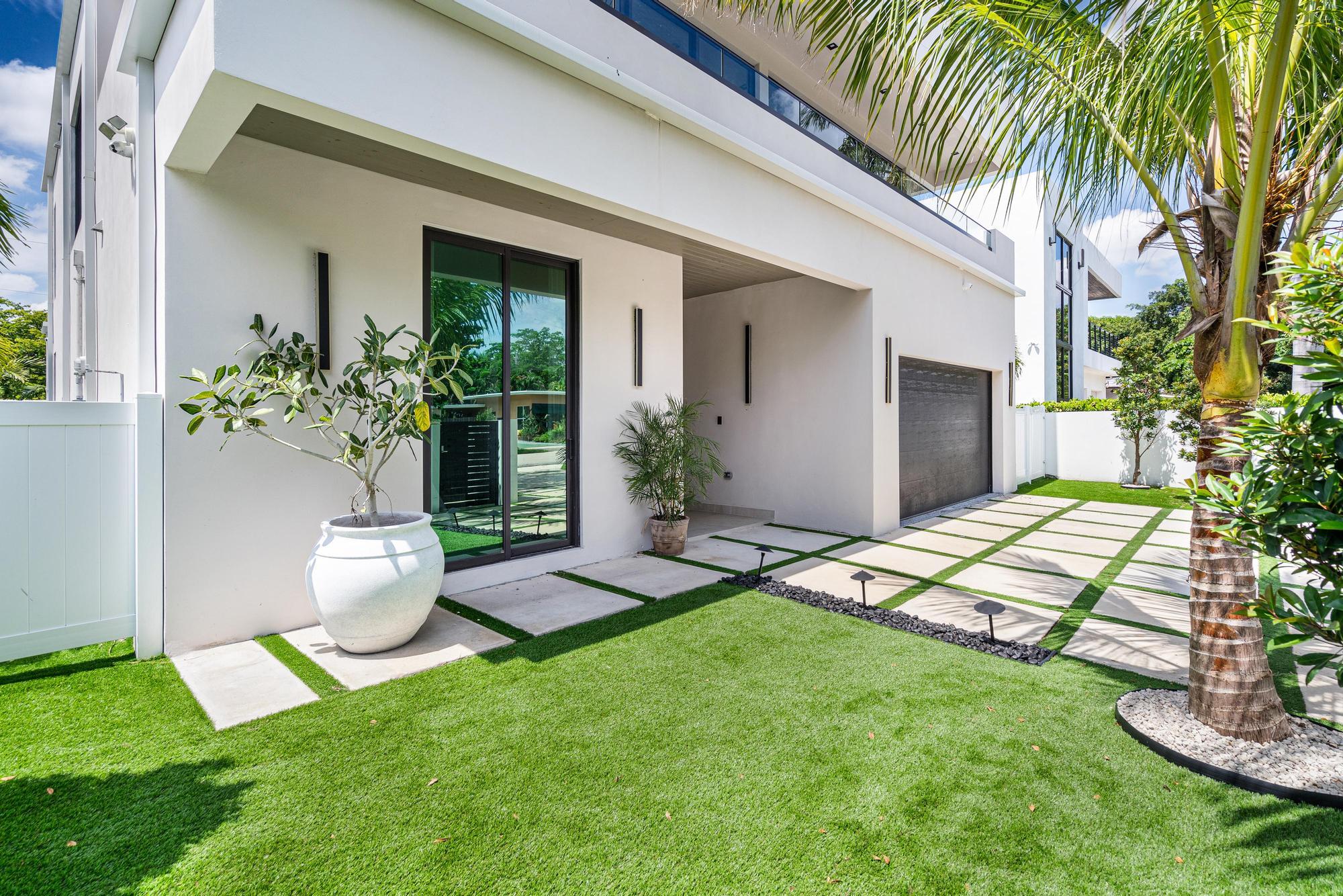 719 N Victoria Park Road