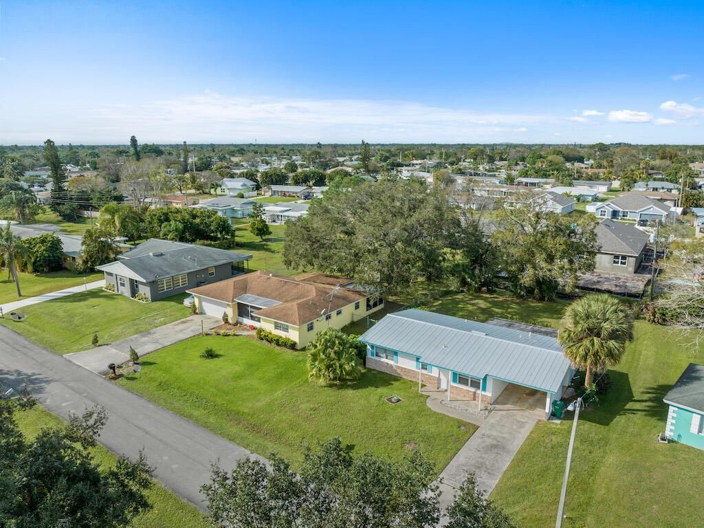 Photo of 775 Lomas Street, Fort Pierce, FL 34950 (MLS # R10946788)