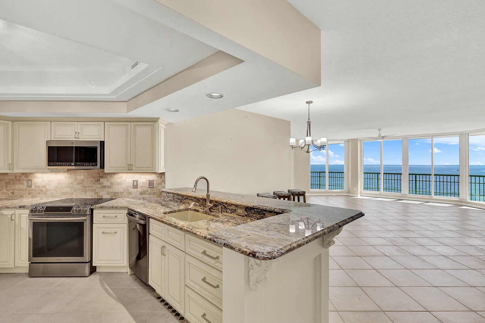8600 S OCEAN Drive 1105