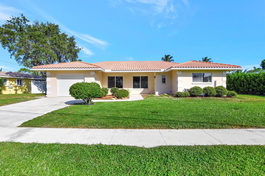 Photo of 823 SW 2nd Street, Boca Raton, FL 33486 (MLS # R10932735)
