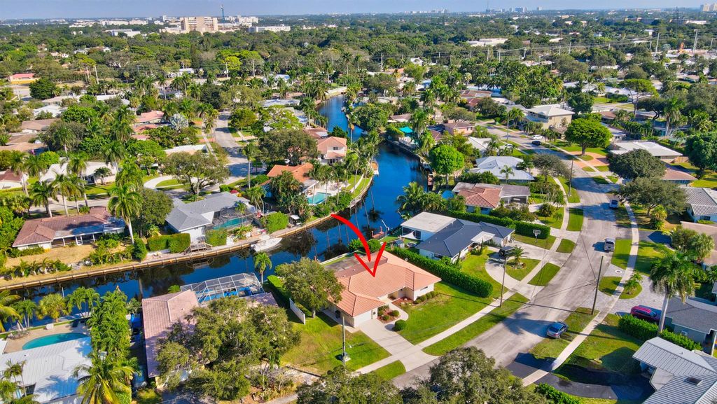 Photo of 823 SW 2nd Street, Boca Raton, FL 33486 (MLS # R10932735)