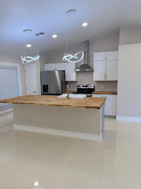2118 NE 22nd Place Cape Coral FL 33909