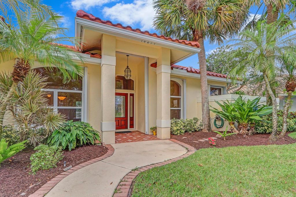 Photo of 18259 Lake Bend Drive, Jupiter, FL 33458 (MLS # R10939851)