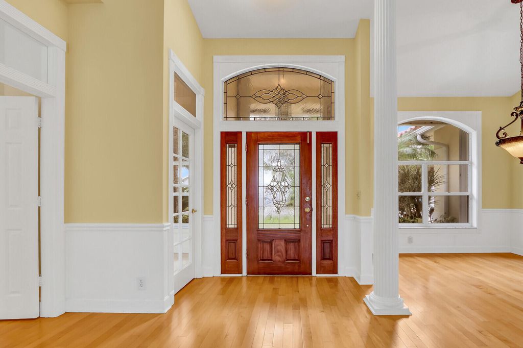 Photo of 18259 Lake Bend Drive, Jupiter, FL 33458 (MLS # R10939851)