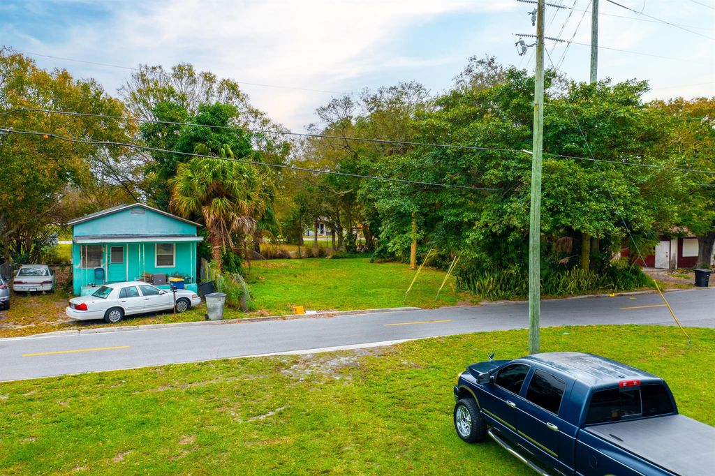 Photo of 612 Dundas Court, Fort Pierce, FL 34950 (MLS # R10948794)