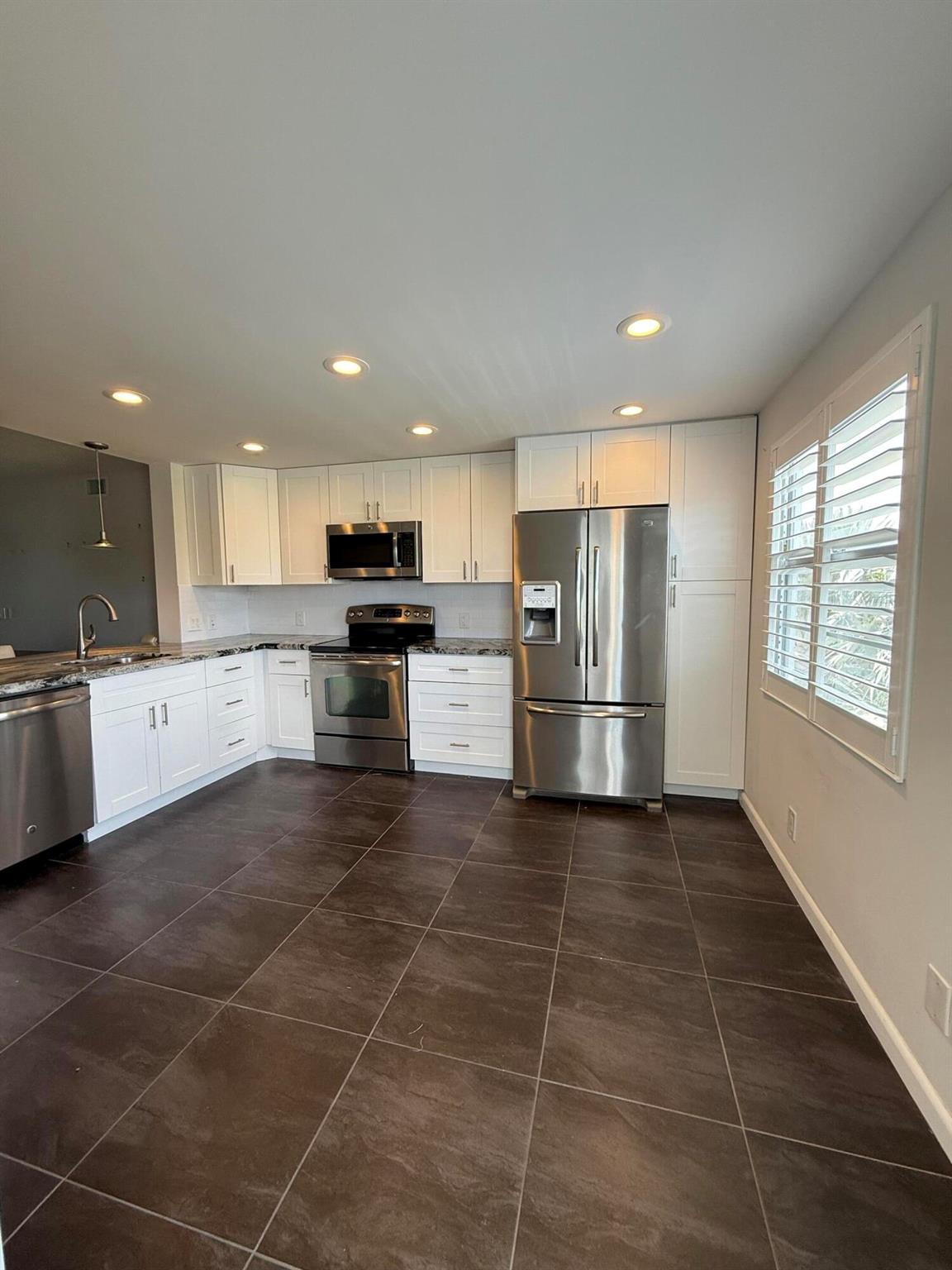 4073 Exeter E