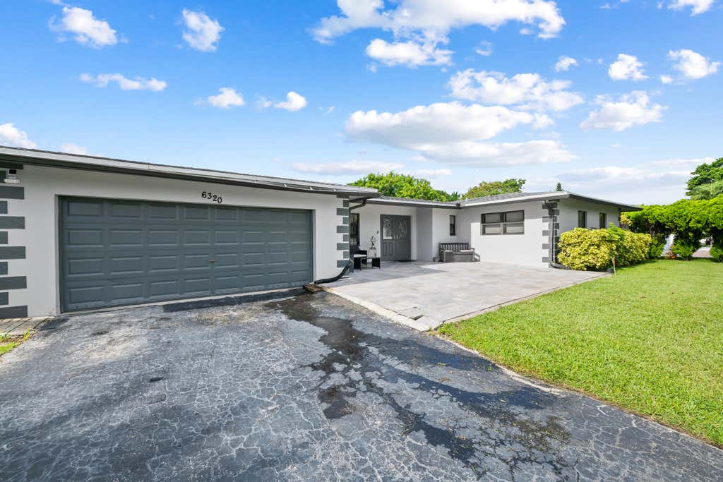 Photo of 6320 SW 4TH Place, Margate, FL 33068 (MLS # B26065441)