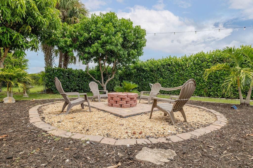 Photo of 831 SW Duncan Terrace, Port Saint Lucie, FL 34953 (MLS # R11118332)