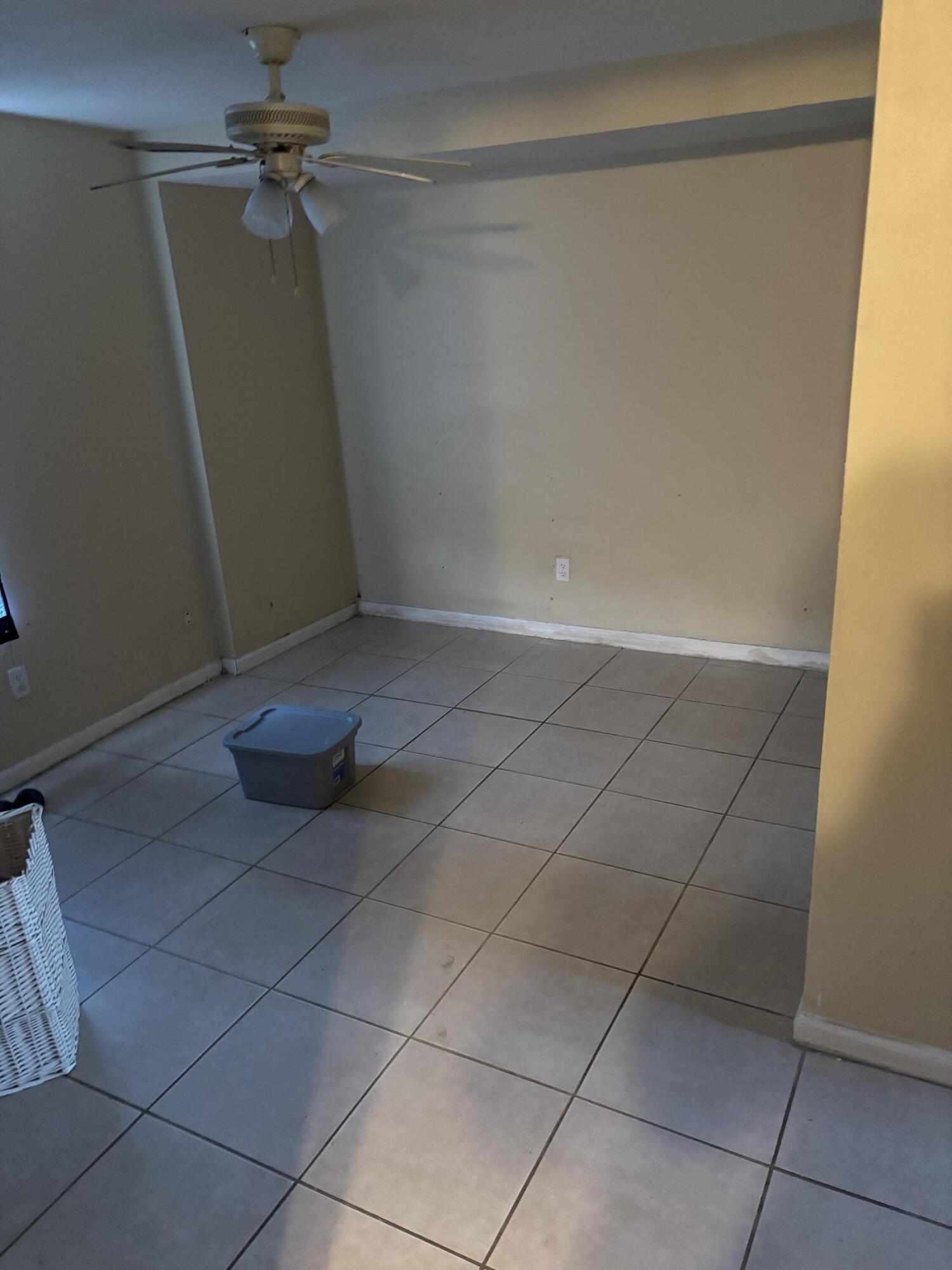 WHISPERING PALMS UNIT 4 - Residential