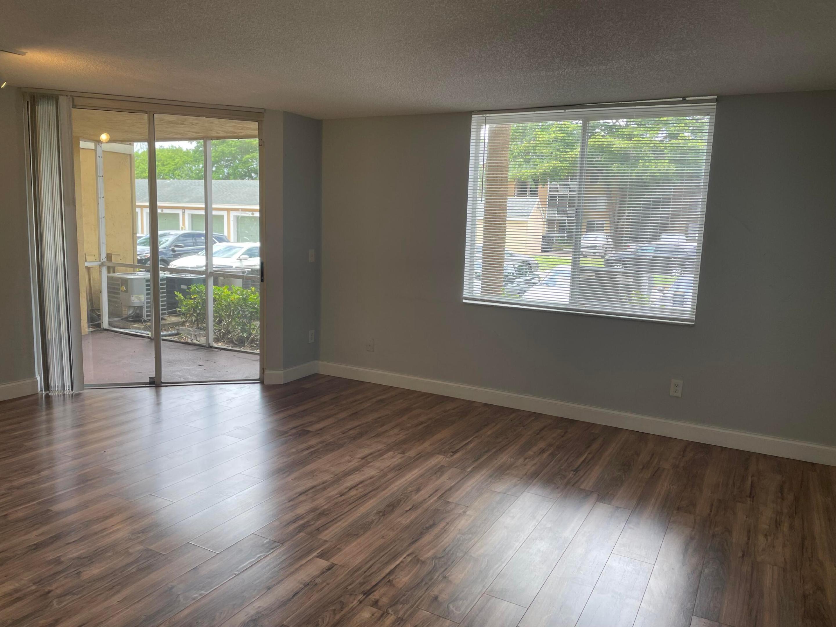 WINDWARD LAKES CONDO - Residential