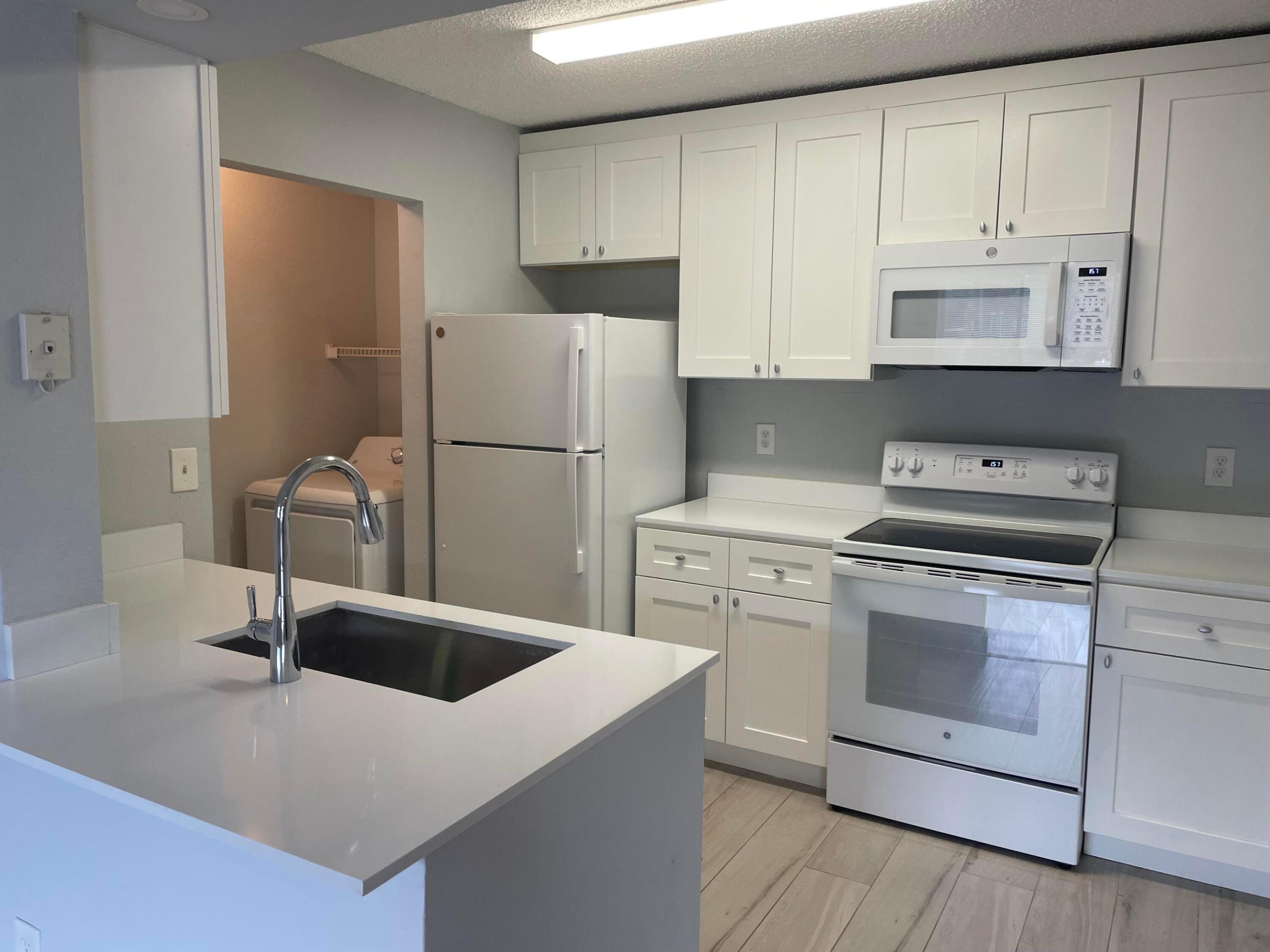 WINDWARD LAKES CONDO - Residential