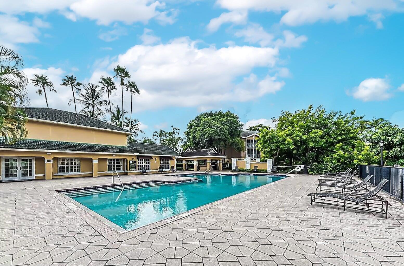 WINDWARD LAKES CONDO - Residential