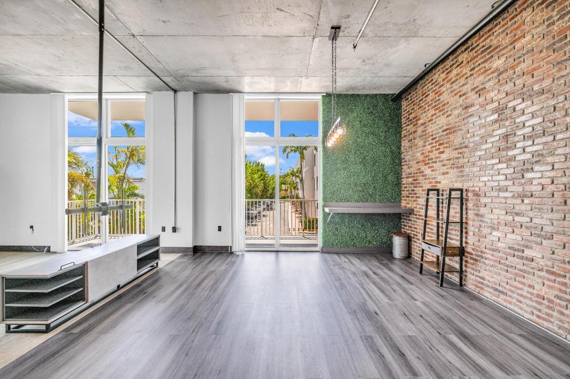 2100 Van Buren Street 203