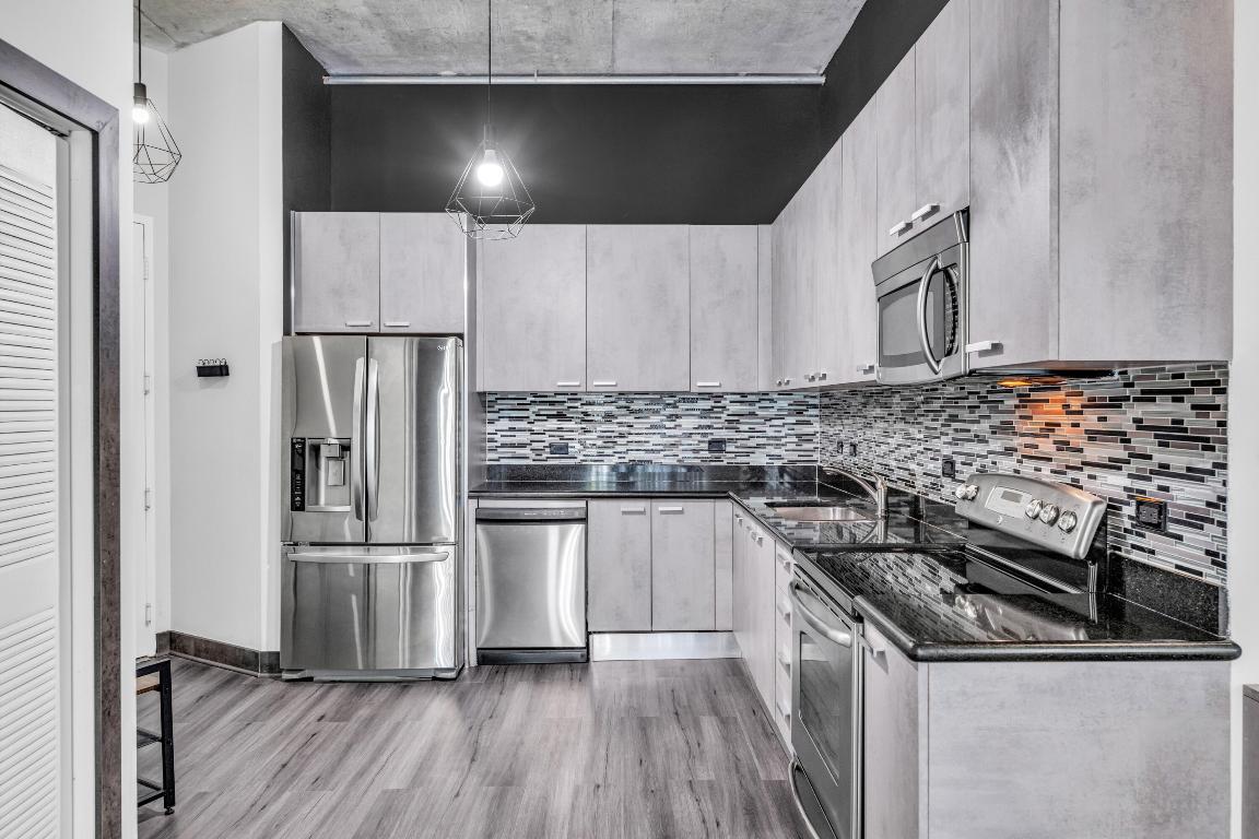 2100 Van Buren Street 203