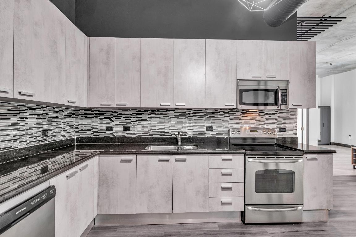 2100 Van Buren Street 203