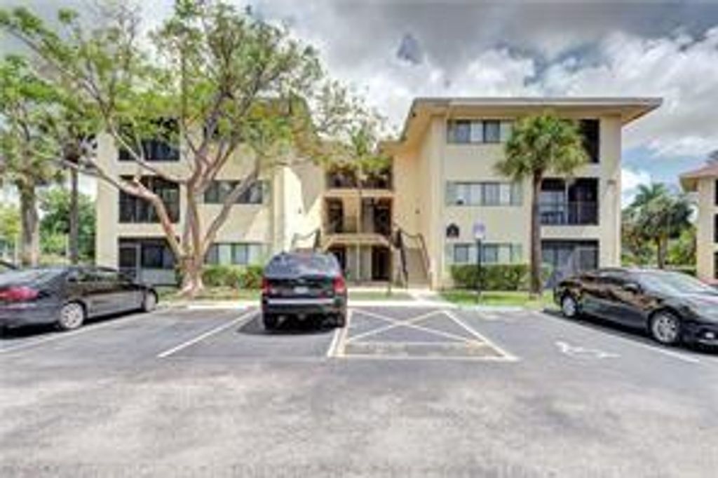 Photo of 2445 SW 18th Terrace #110, Fort Lauderdale, FL 33315 (MLS # B26039009)