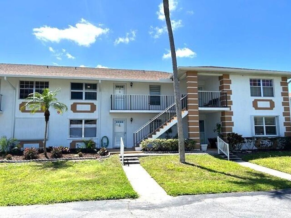 Photo of 1207 S Lakes End Drive #E-2, Fort Pierce, FL 34982 (MLS # R11080271)