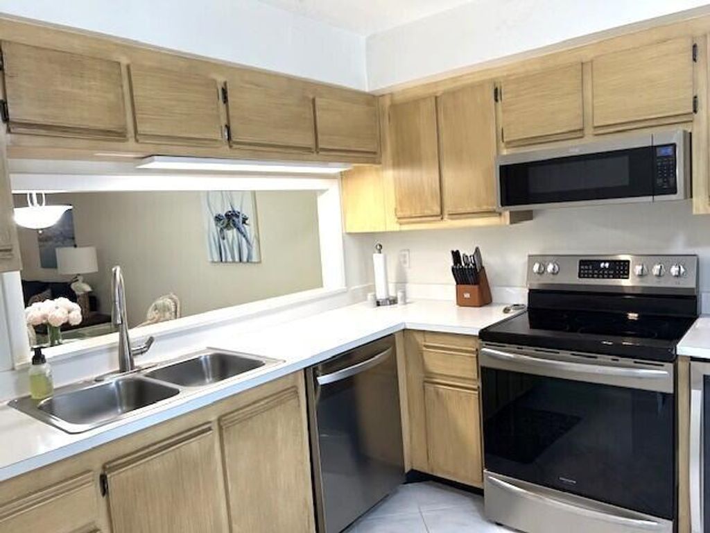 Photo of 1207 S Lakes End Drive #E-2, Fort Pierce, FL 34982 (MLS # R11080271)