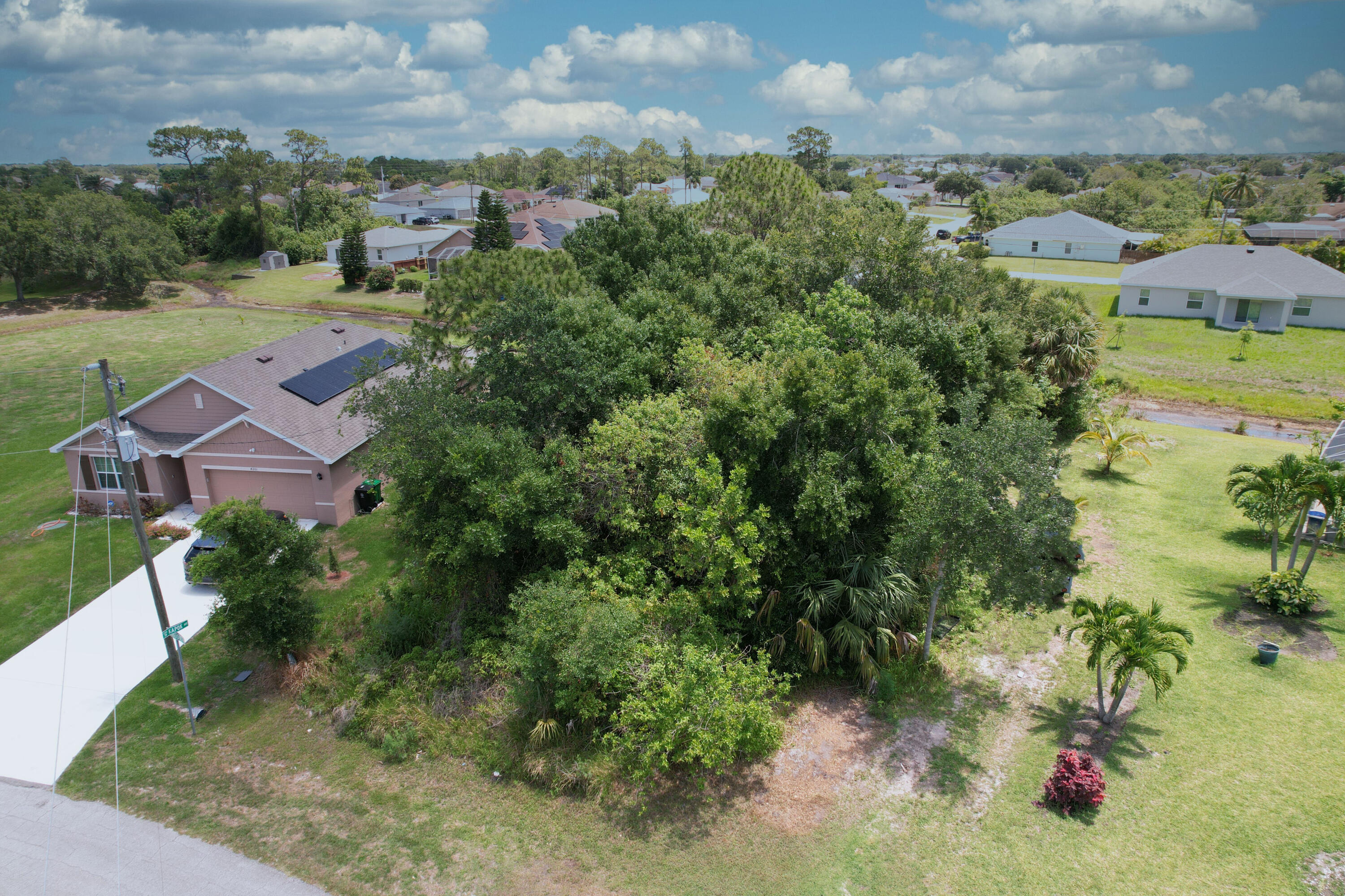 PORT ST LUCIE SECTION 33 - Land