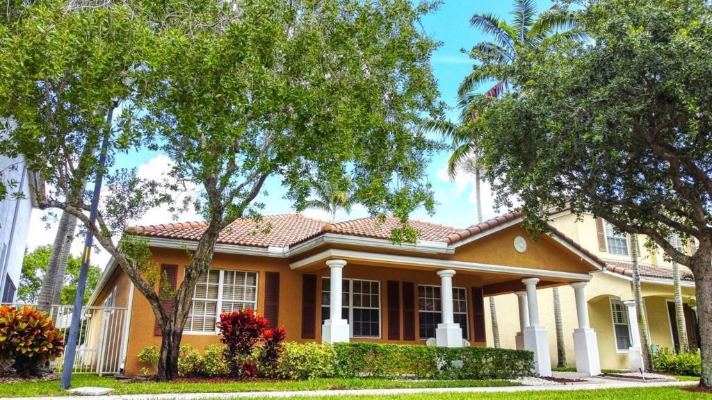 Photo of 1449 E Bexley Park Drive Dr, Delray Beach, FL 33445 (MLS # R10824581)