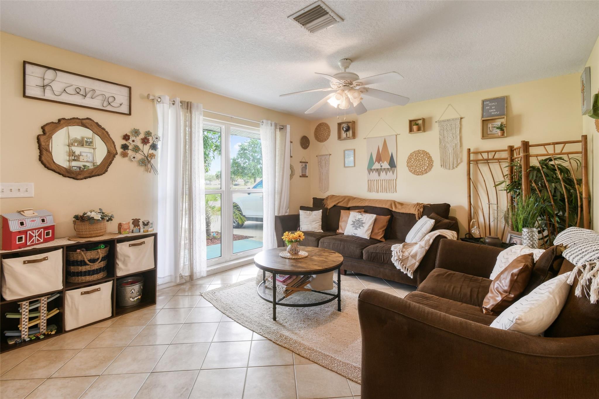118 SW Ray Avenue, Port St Lucie, FL, 34983/$274,000 4 118 SW Ray Avenue
