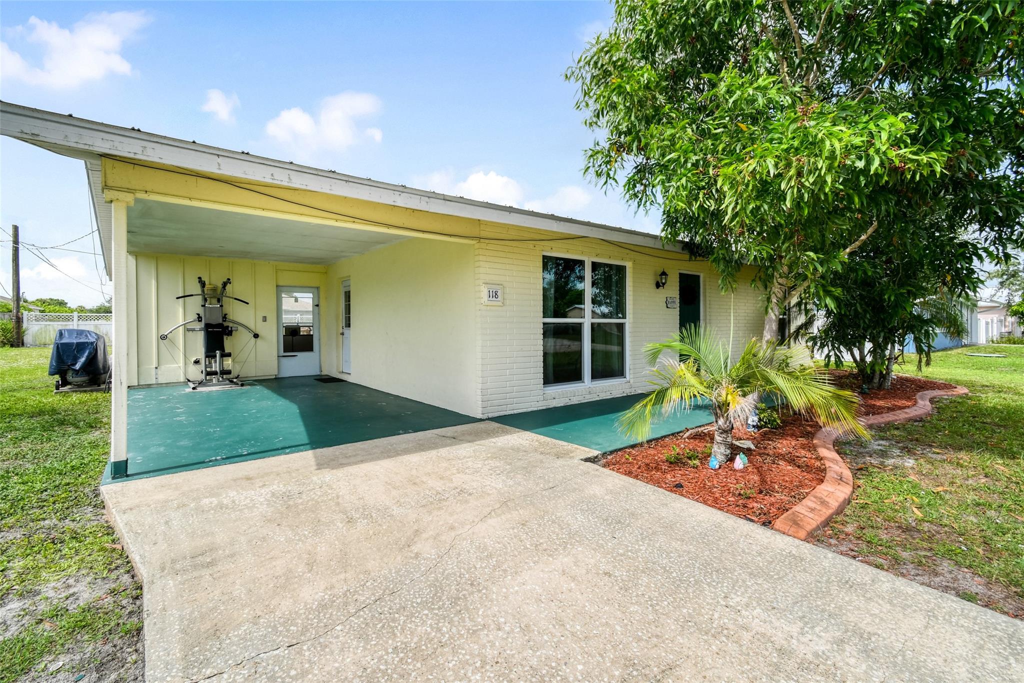 118 SW Ray Avenue, Port St Lucie, FL, 34983/$274,000 1 118 SW Ray Avenue