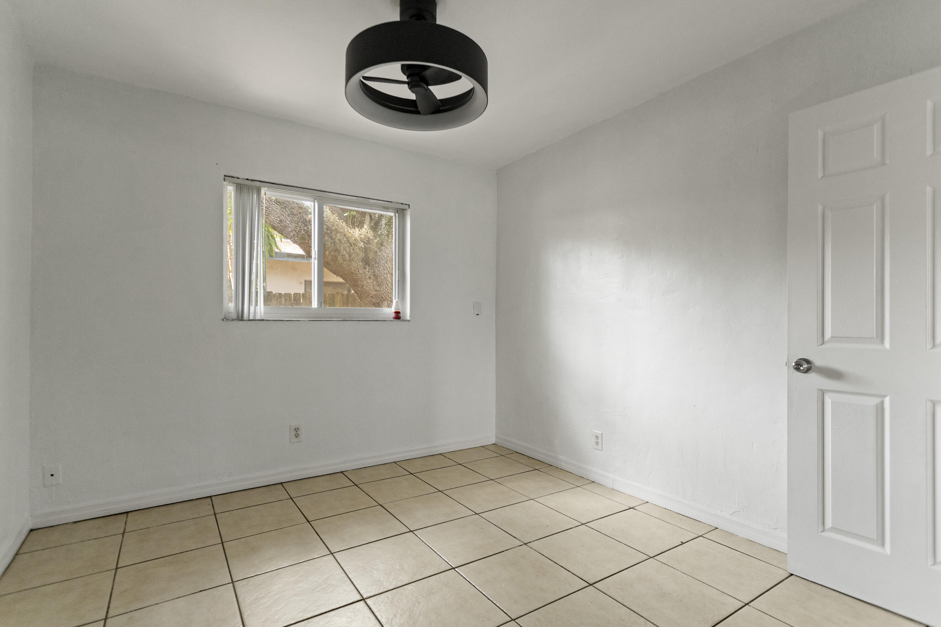 RIVERSIDE - Residential Lease