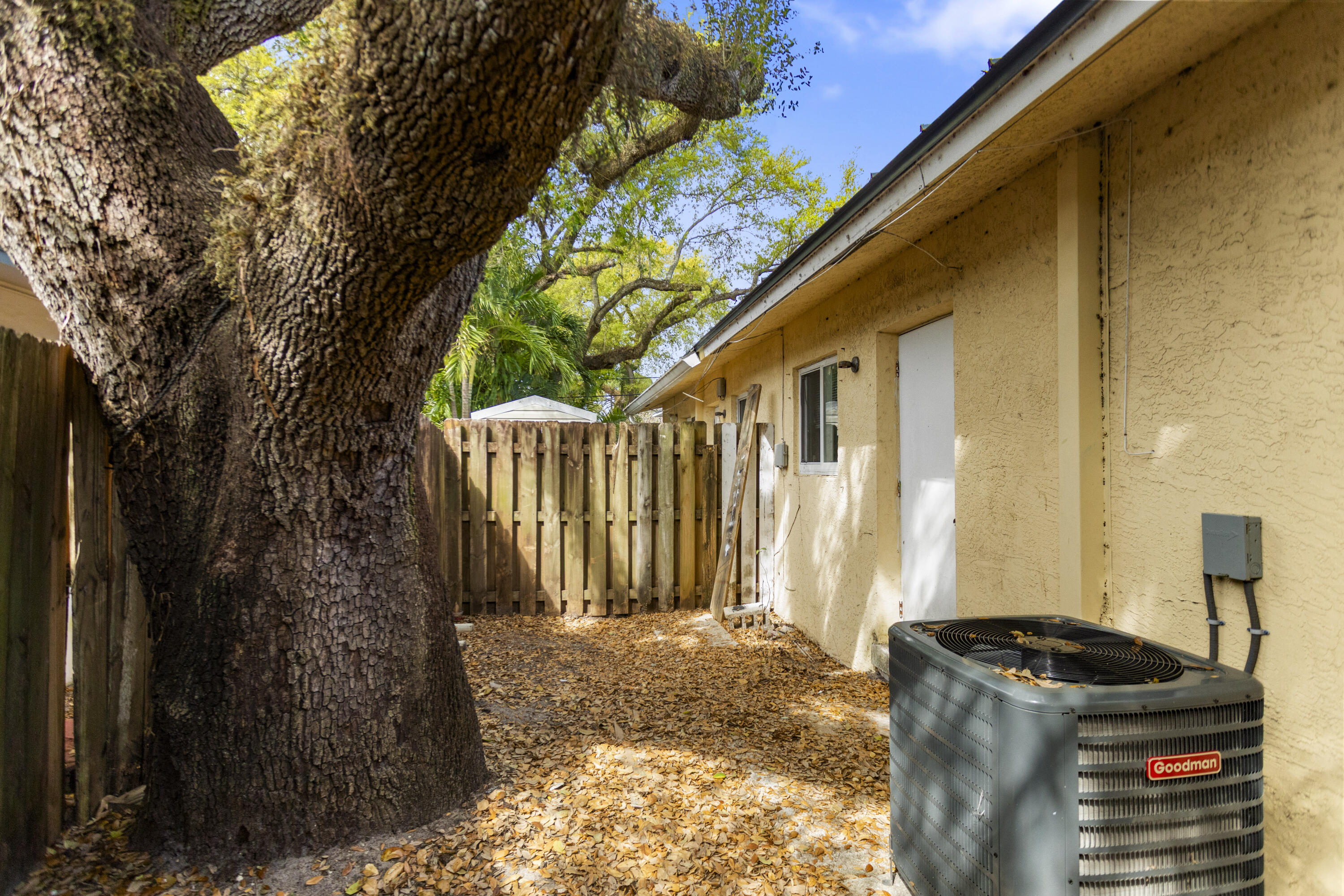 RIVERSIDE - Residential Lease