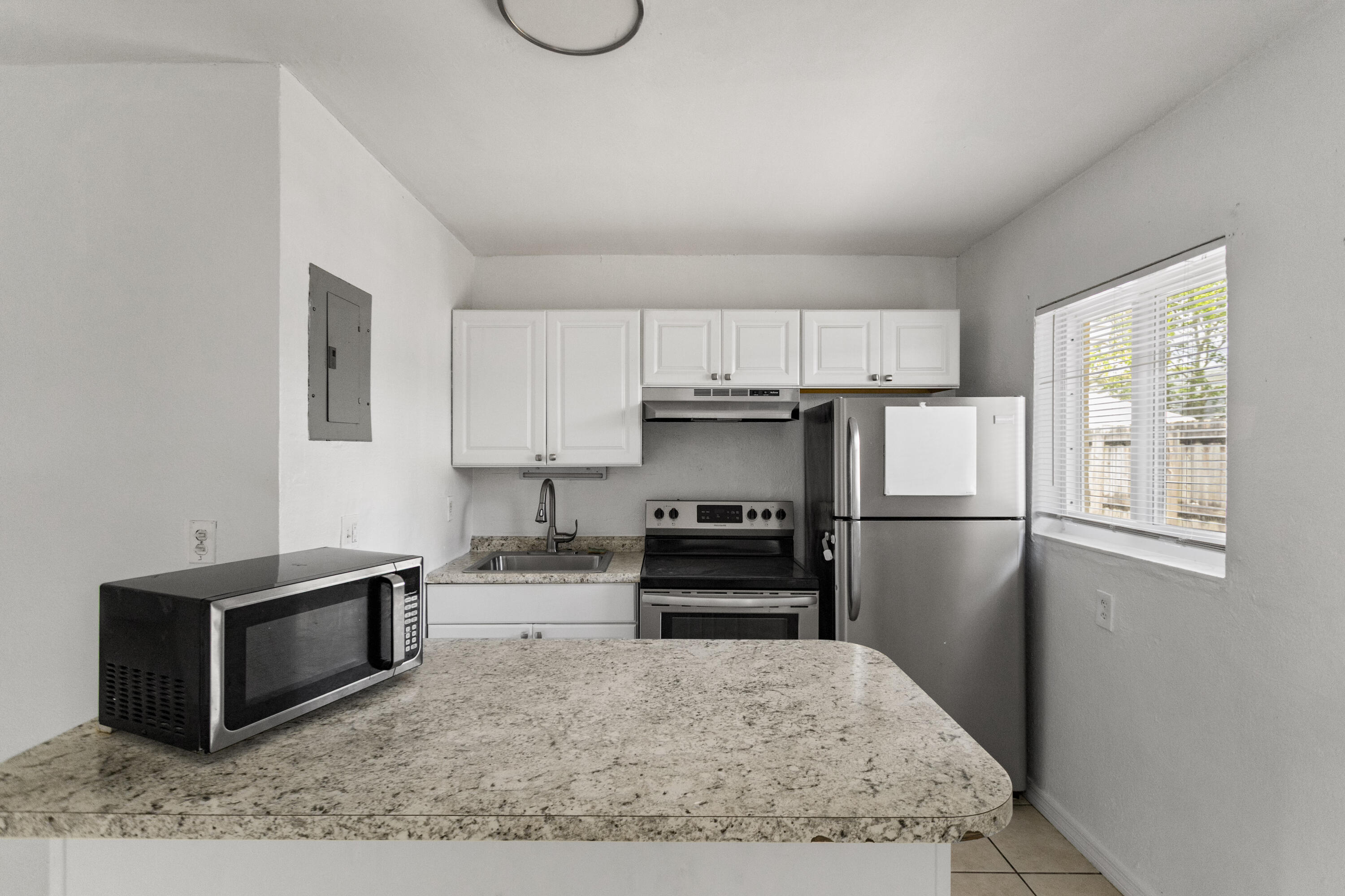 RIVERSIDE - Residential Lease