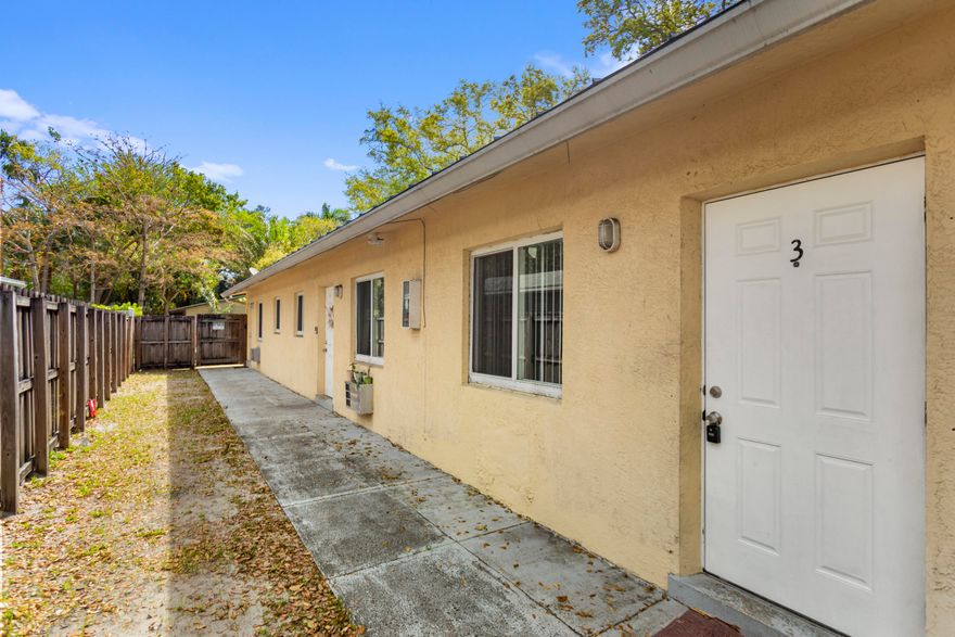UNIT #3 HAS IMPACT WINDOWS THROUGHOUT. QUIET, PRIVATE SETTING, AWESOME NEIGHBORHOOD. WALK TO RIVERSIDE MARKET AND TENNIS COURTS. CENTRAL A/C, TILE THROUGHOUT. OPEN KITCHEN DESIGN WITH STAINLESS STEEL APPLIANCES. PETS OK! FENCED IN BACKYARD, LOCAL LANDLORD, AVAILABLE IMMEDIATELY. EASY TO SHOW! SEE TODAY!