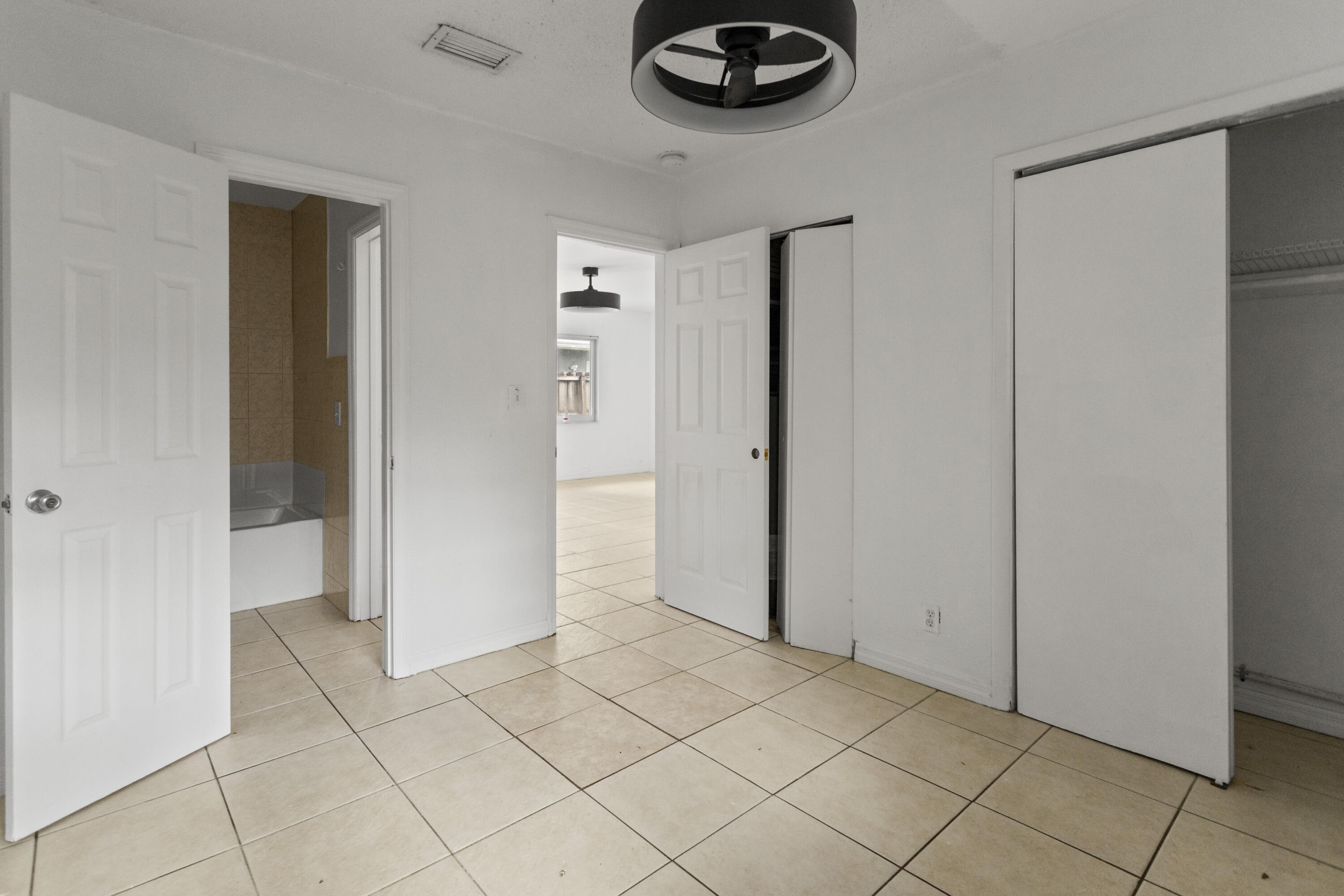 RIVERSIDE - Residential Lease