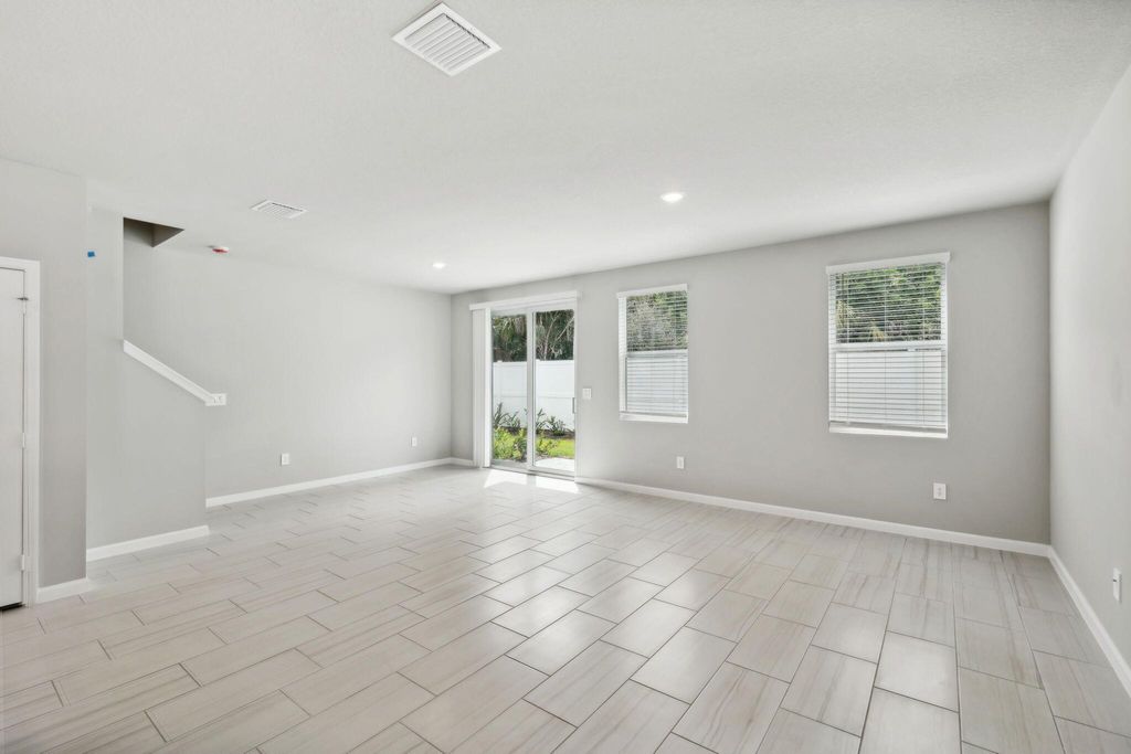 Photo of 423 Salisbury Circle, Fort Pierce, FL 34982 (MLS # R11078226)