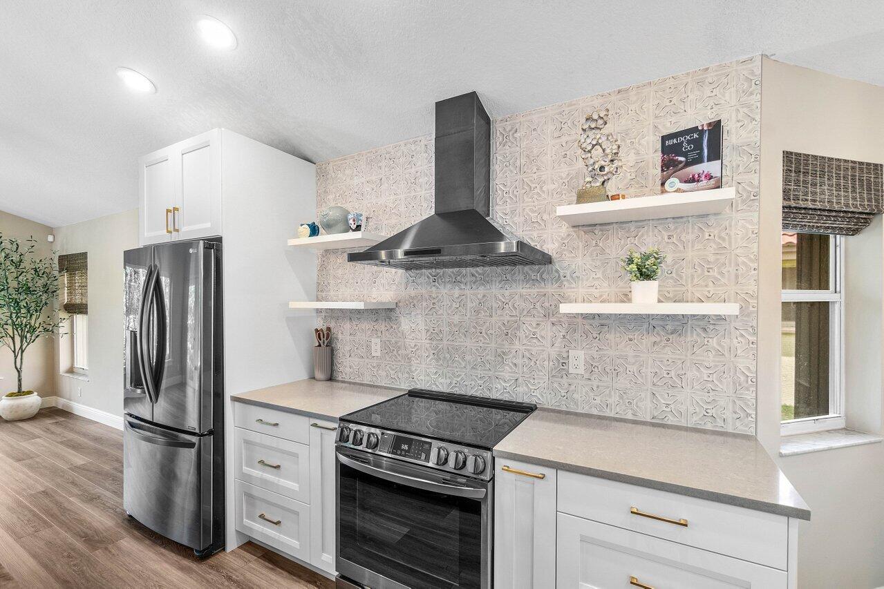 6141 Hook Lane