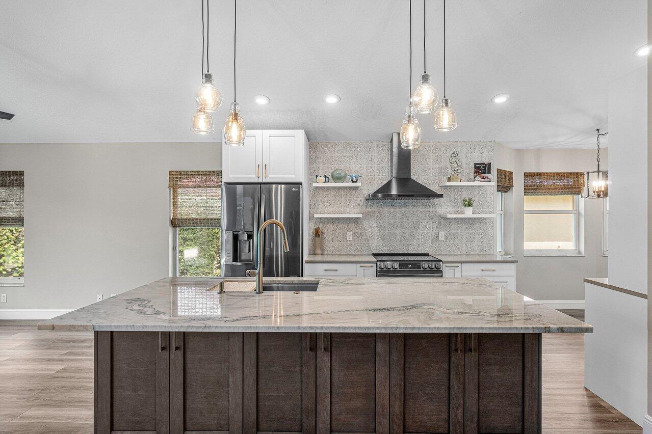 6141 Hook Lane