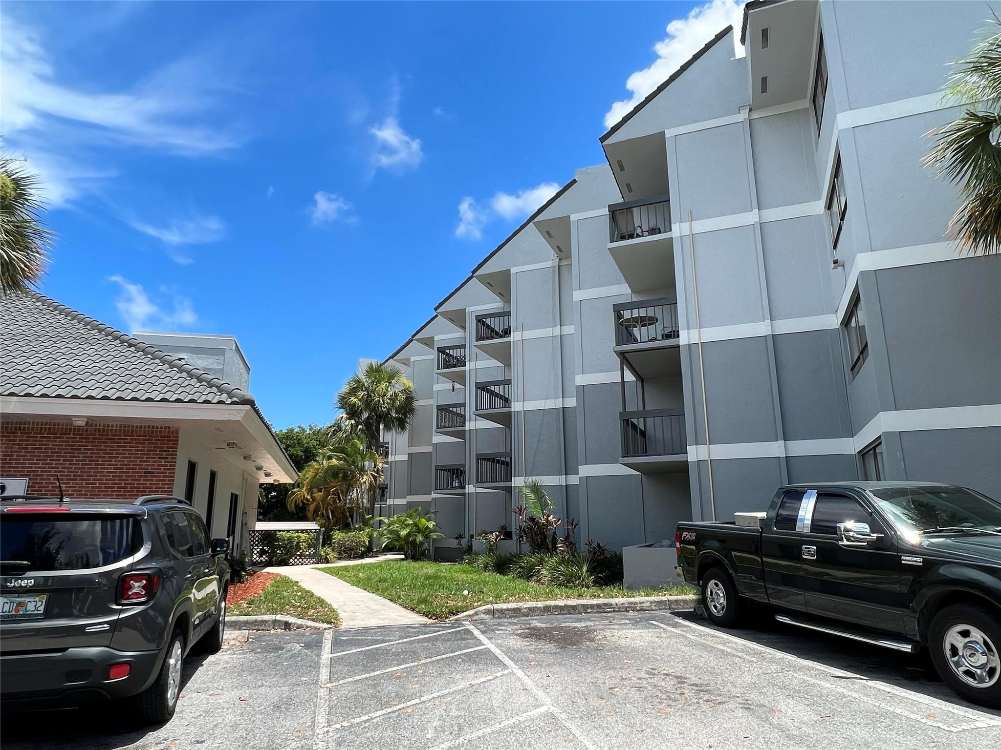 PRESIDENTIAL GOLFVIEW CON - Residential