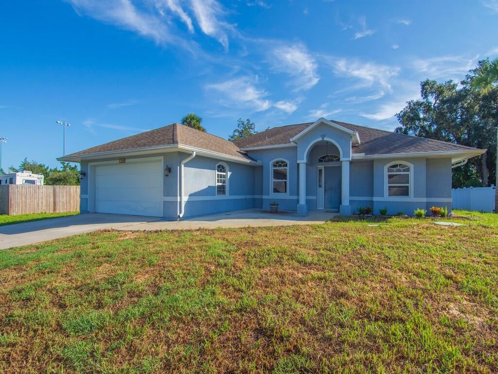Photo of 1108 COVERBROOK Lane, Sebastian, FL 32958 (MLS # B26081301)