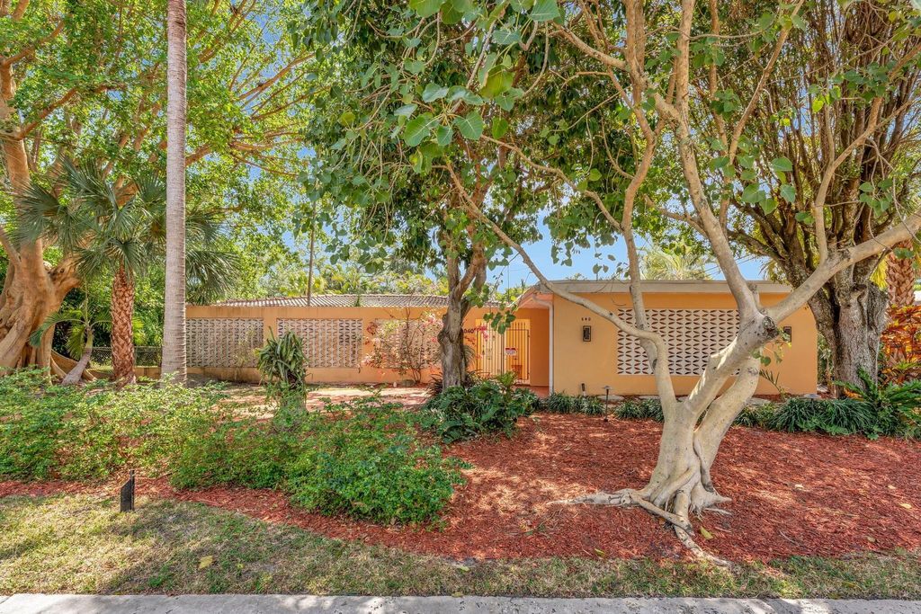 Photo of 840 SW 3rd Street, Boca Raton, FL 33486 (MLS # F10491927)