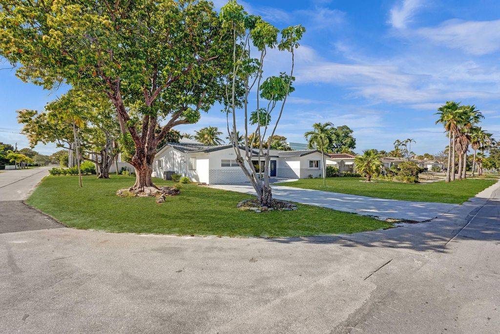 Photo of 1101 NE 4th Avenue, Boca Raton, FL 33432 (MLS # F10522952)