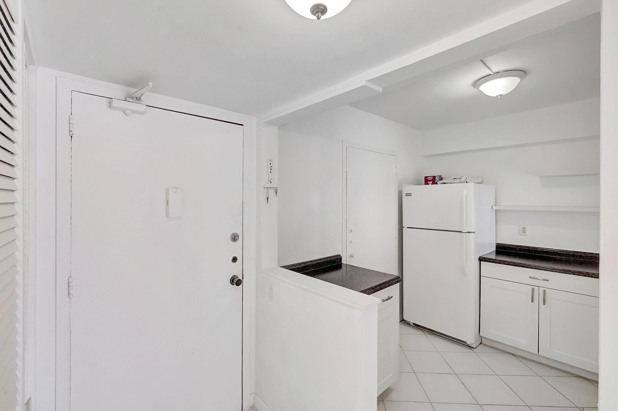 345 Ocean Dr 407